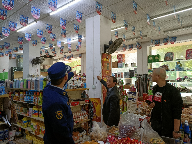 区消防救援大队对沿街门店开展消防安全检查(图3)
